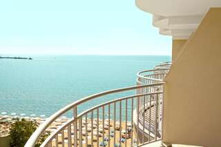 Отель Bilyana Beach Hotel (Adults Only) Несебр Двухместный номер с 2 отдельными кроватями, балконом и боковым видом на море-1